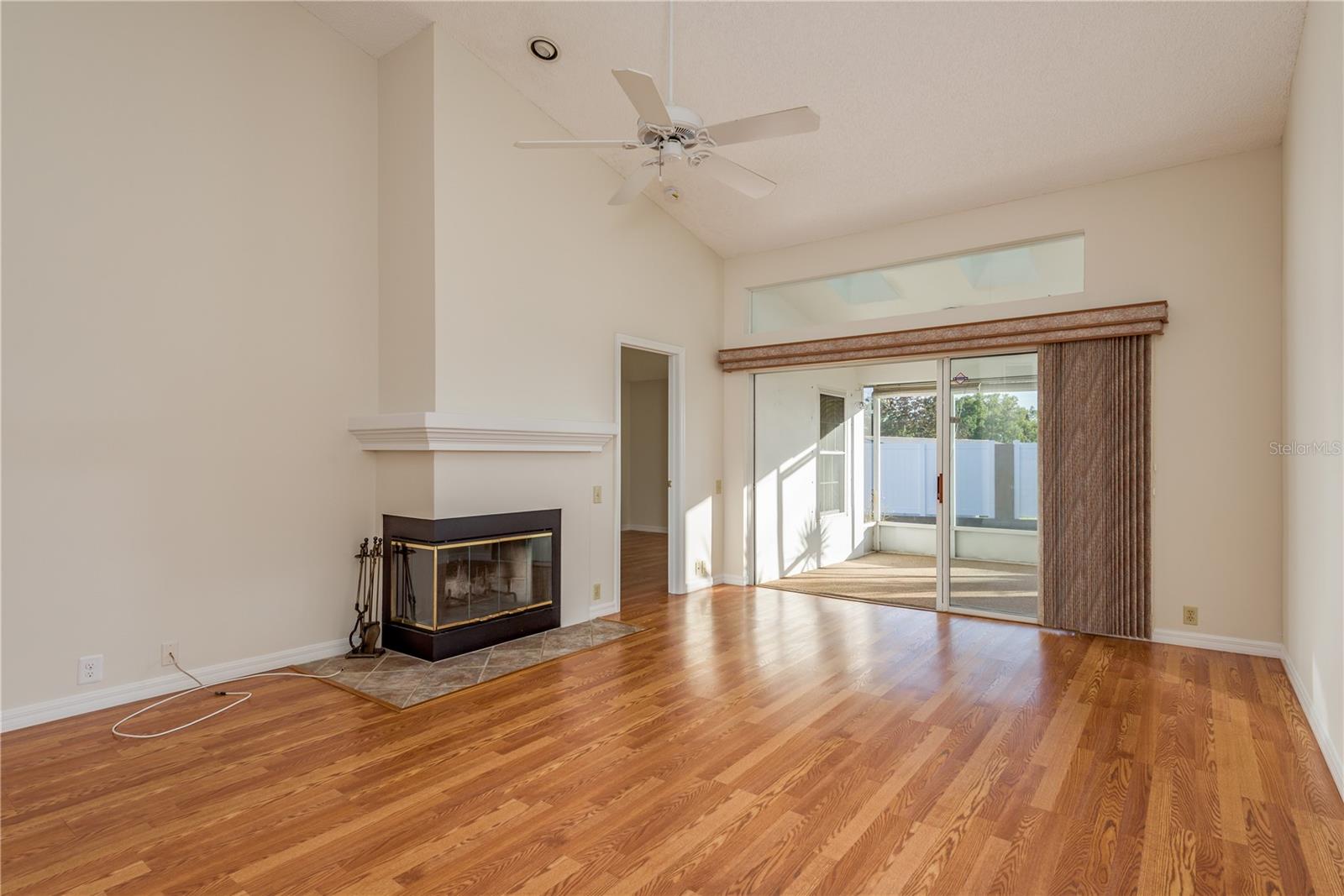 Image 11 of 33 For 4140 Castlewood Drive