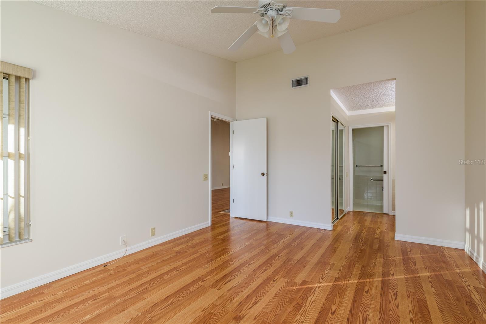 Image 16 of 33 For 4140 Castlewood Drive