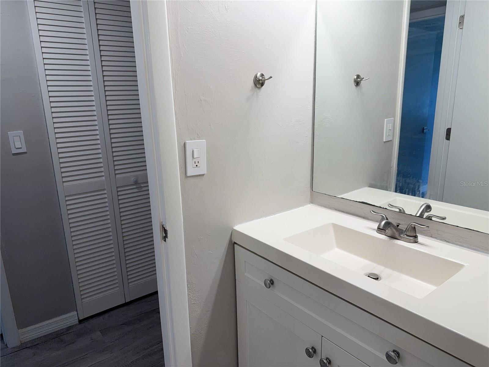 Image 19 of 27 For 6519 Newberry Road 103