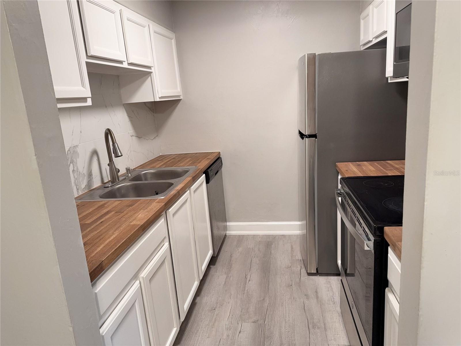 Image 8 of 27 For 6519 Newberry Road 103