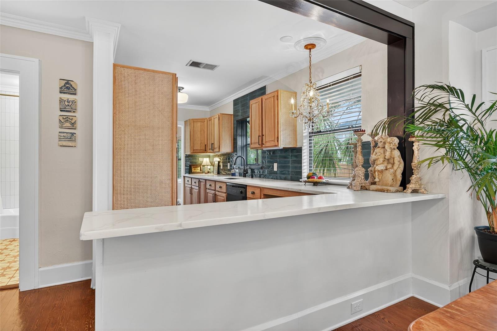 Image 19 of 51 For 1146 17th Avenue N