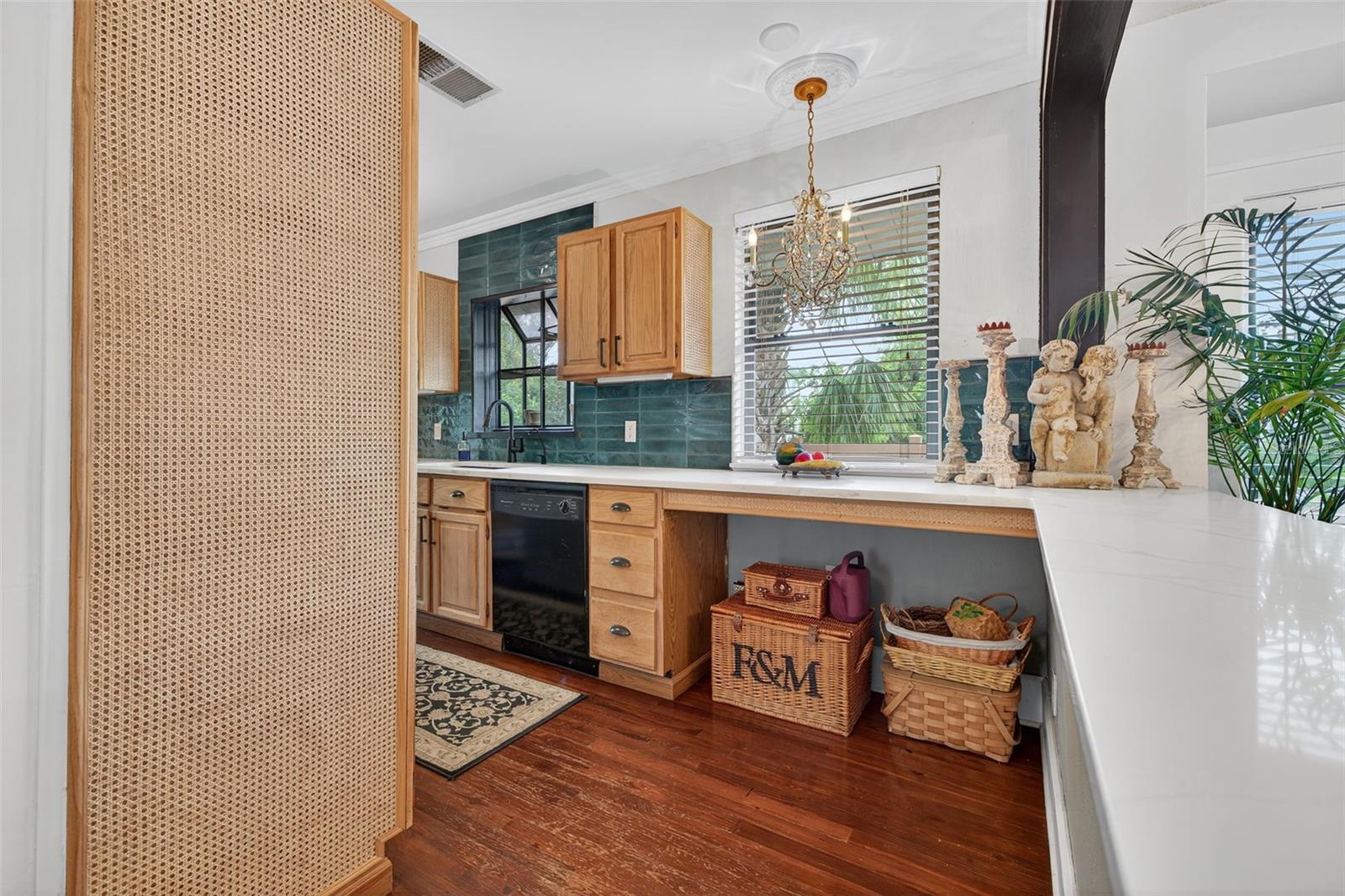 Image 21 of 51 For 1146 17th Avenue N