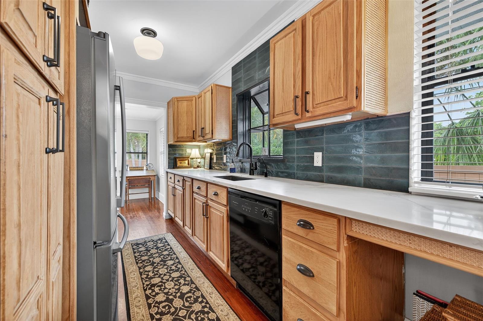 Image 23 of 51 For 1146 17th Avenue N