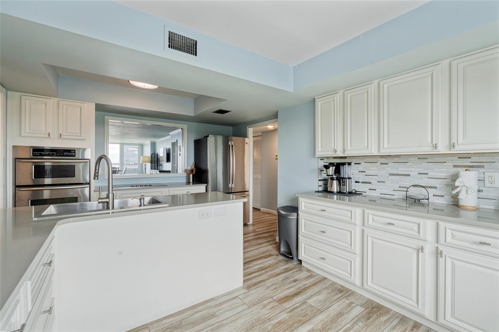 Image 3 of 30 For 2617 Cove Cay Drive 711