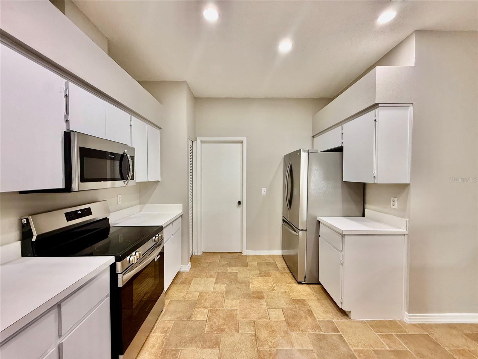 Image 15 of 33 For 807 Frankford Drive