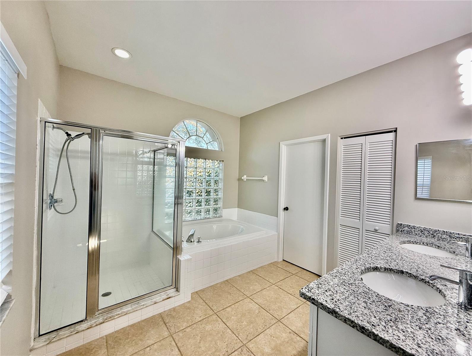 Image 21 of 33 For 807 Frankford Drive