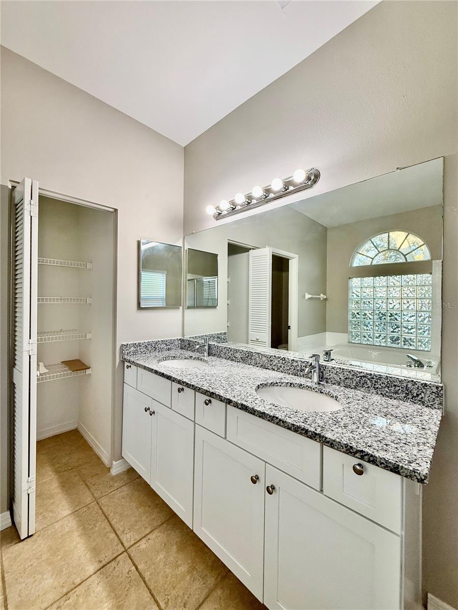 Image 23 of 33 For 807 Frankford Drive