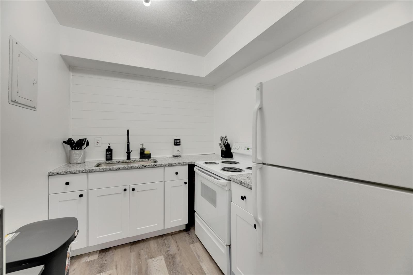 Image 7 of 72 For 4511 & 4513 Mcelroy Avenue