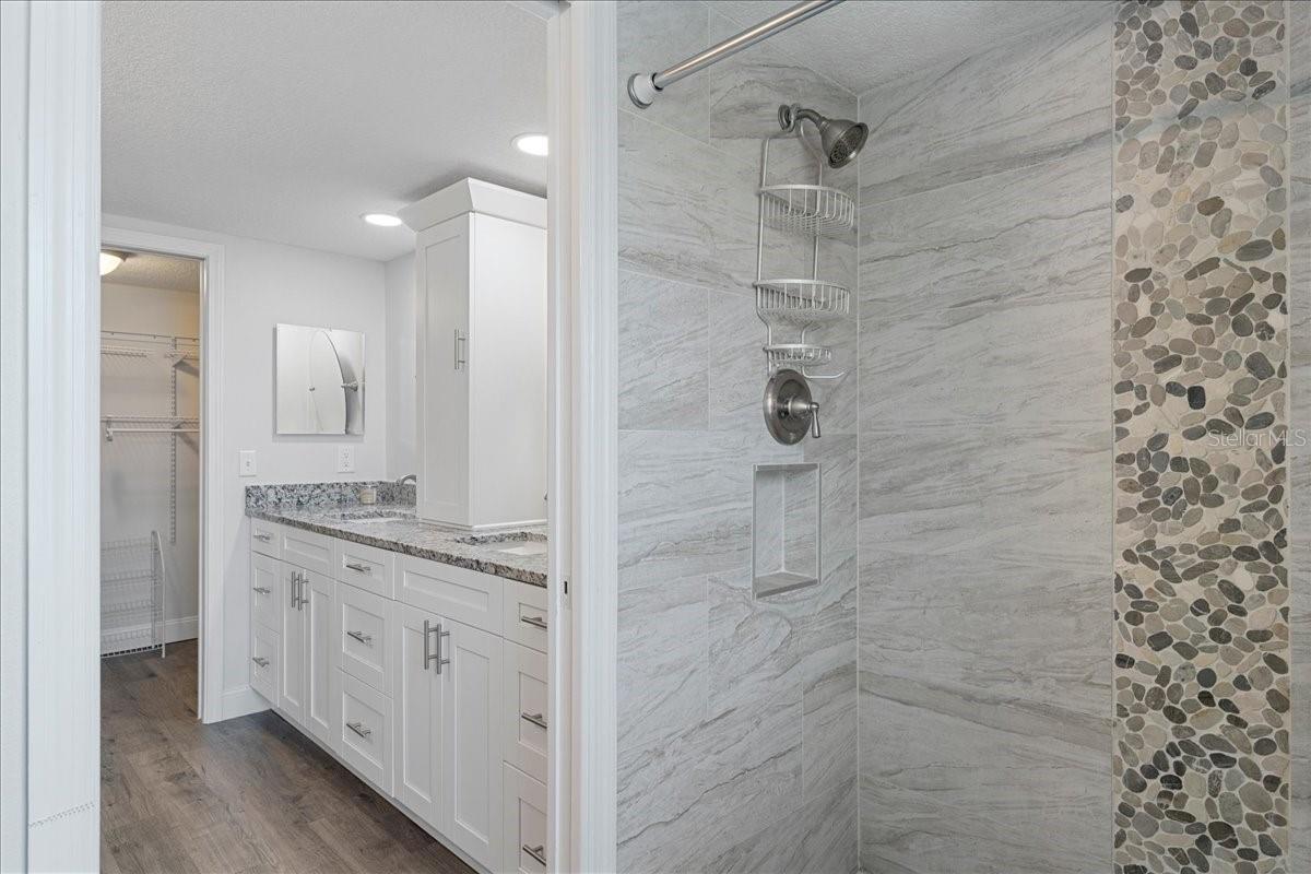Image 20 of 50 For 8251 Brent Street 918