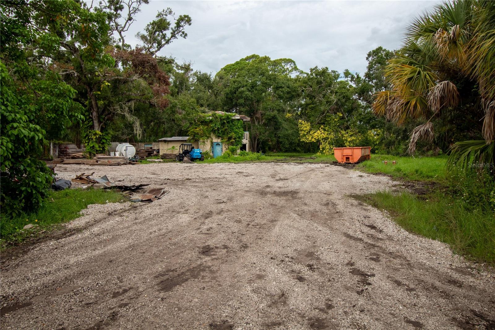 Image 9 of 17 For 8405 Louisiana Street