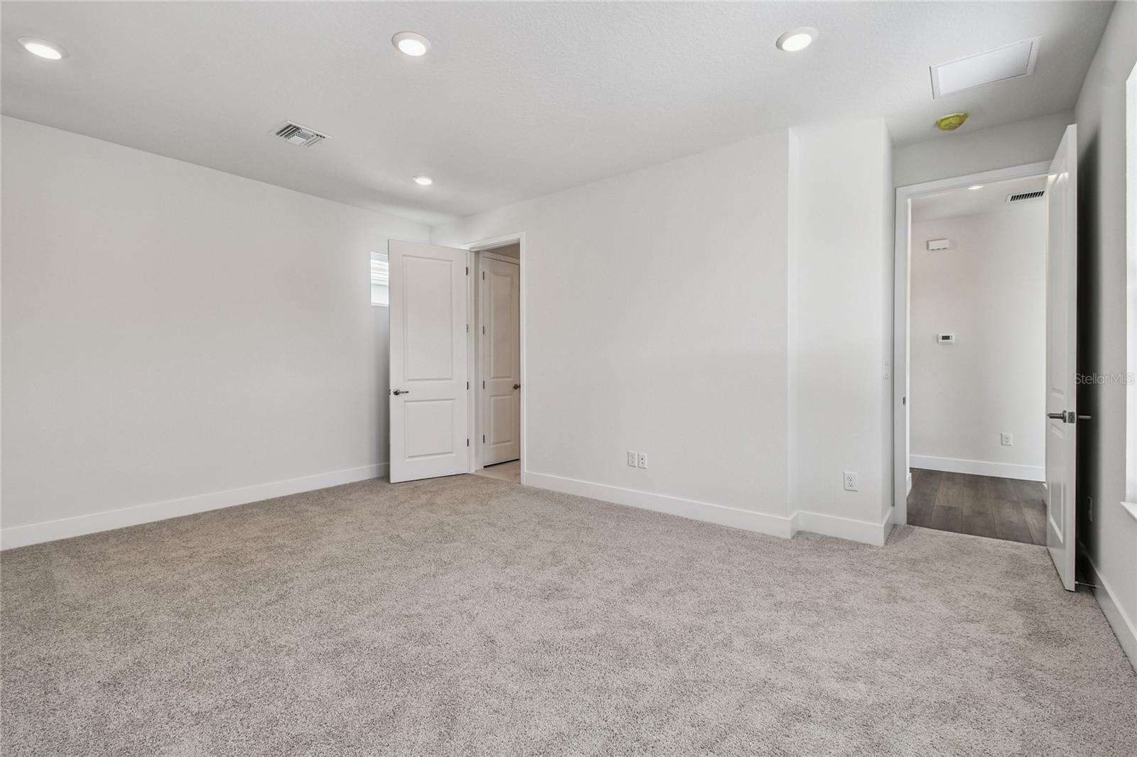 Image 23 of 46 For 703 Allora Avenue