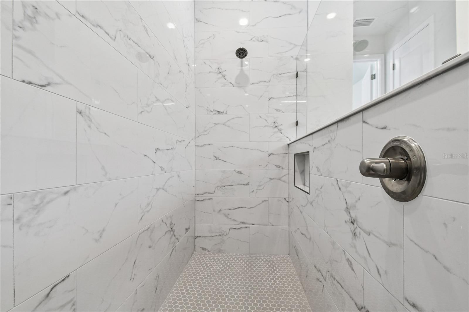 Image 26 of 46 For 703 Allora Avenue