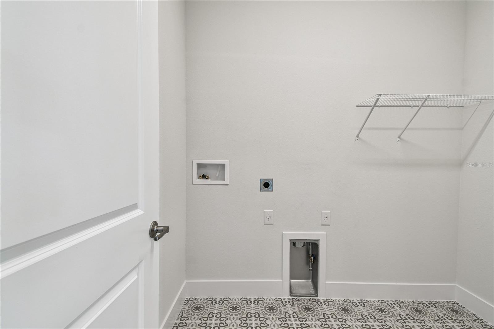 Image 36 of 46 For 703 Allora Avenue