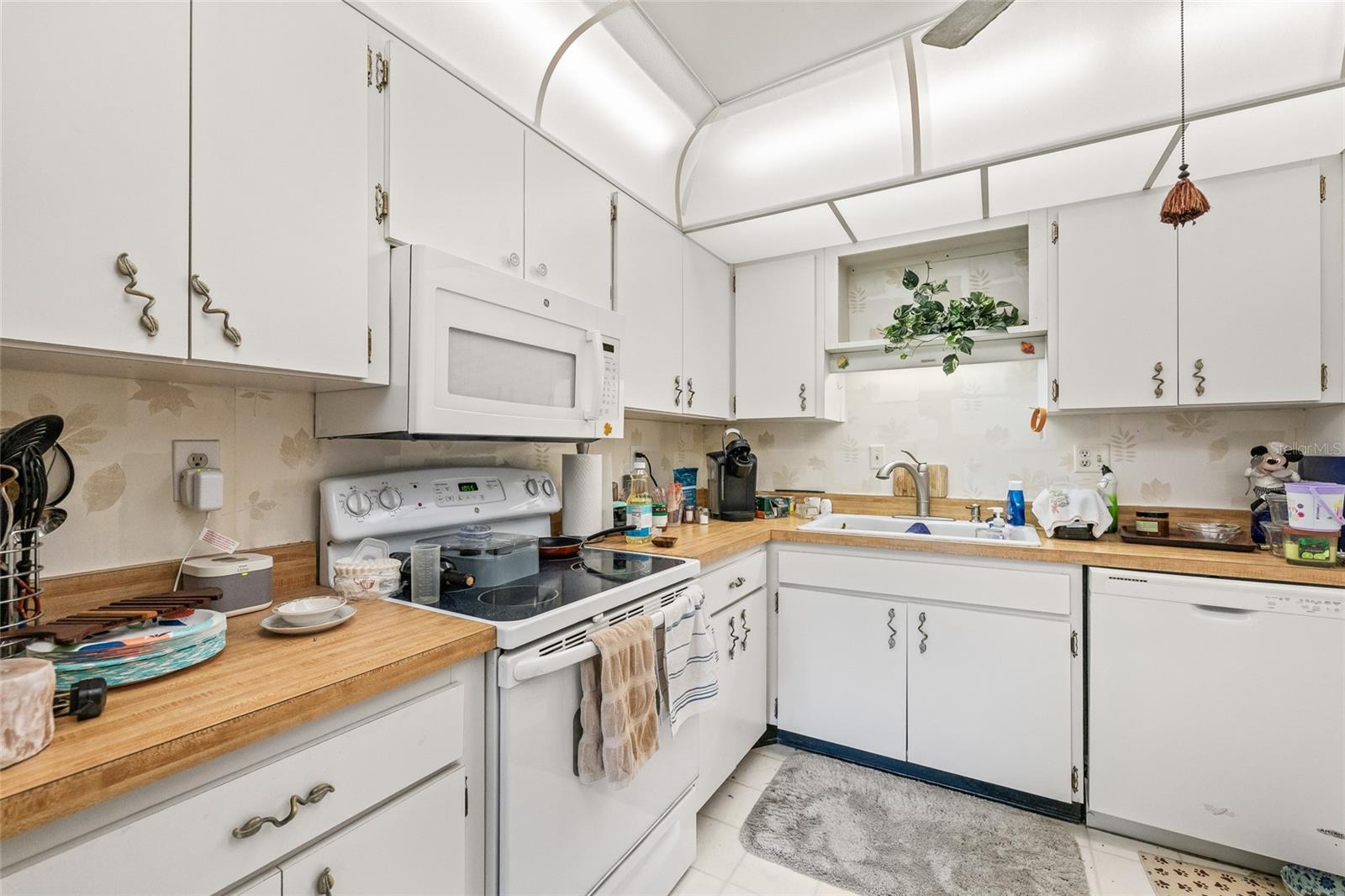 Image 22 of 36 For 213 Genet Court