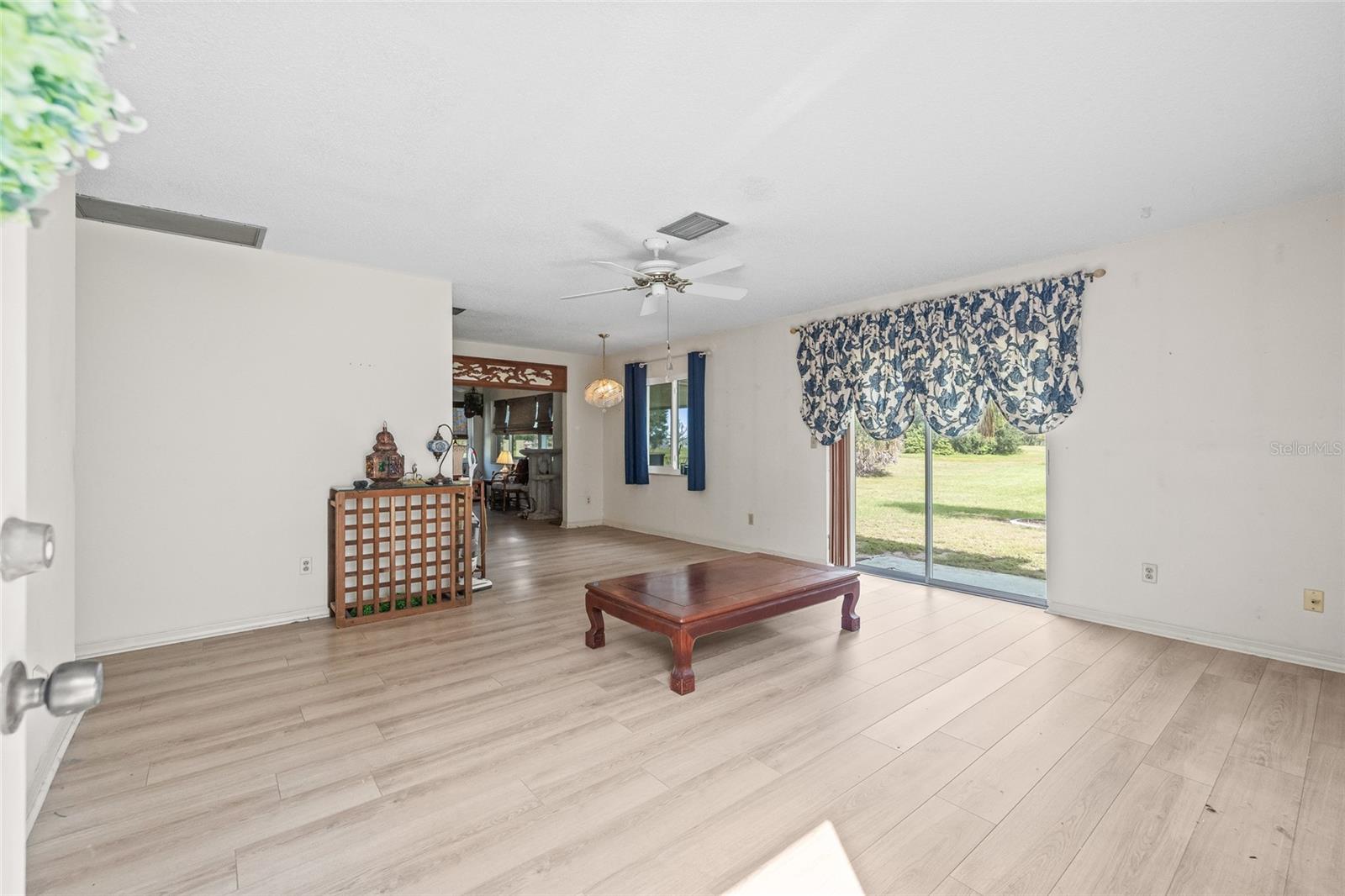 Image 7 of 36 For 213 Genet Court
