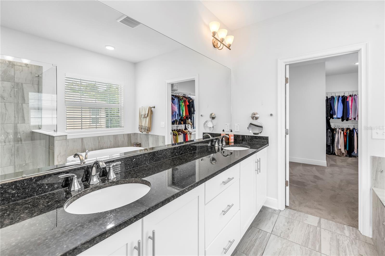 Listing photo id 28 for 4908 Dartmouth Avenue N