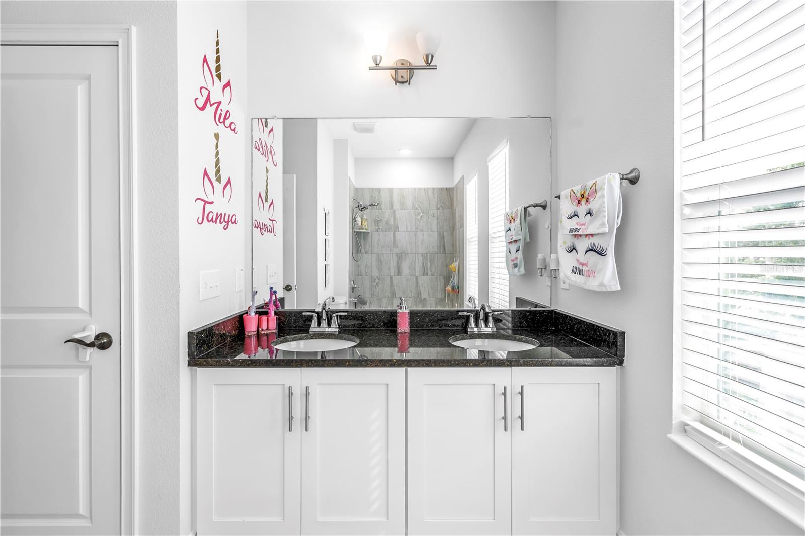 Listing photo id 34 for 4908 Dartmouth Avenue N