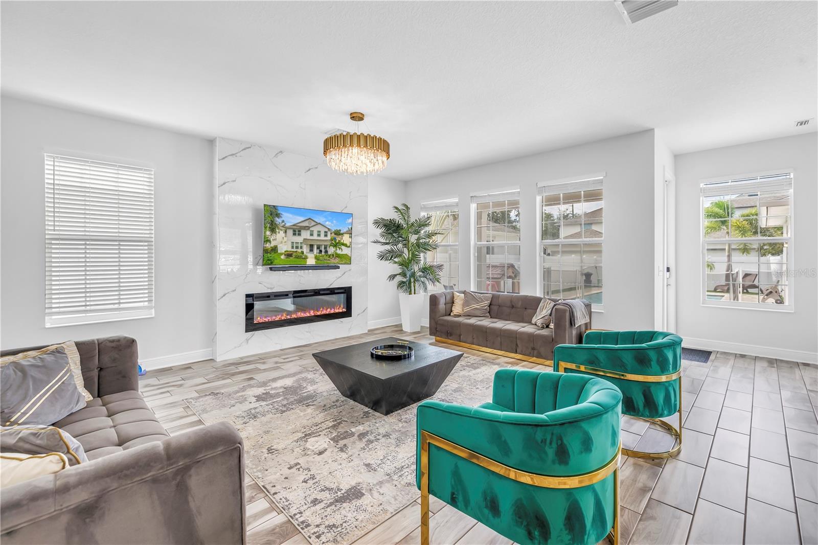 Listing photo id 3 for 4908 Dartmouth Avenue N