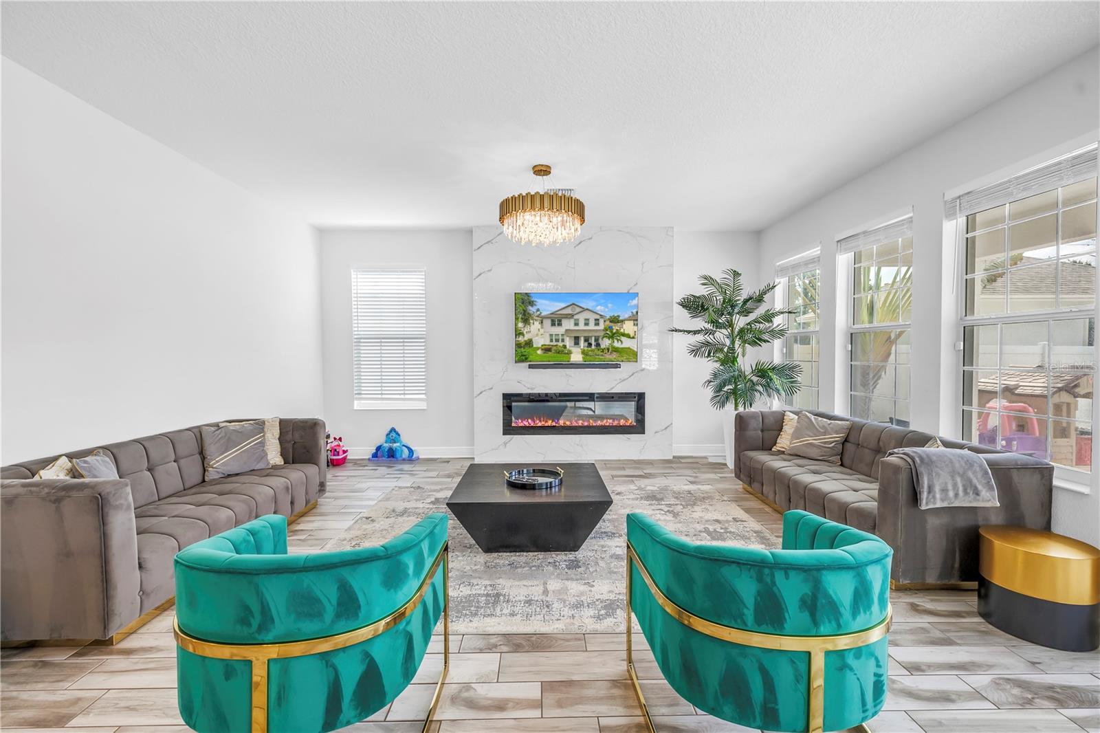 Listing photo id 4 for 4908 Dartmouth Avenue N