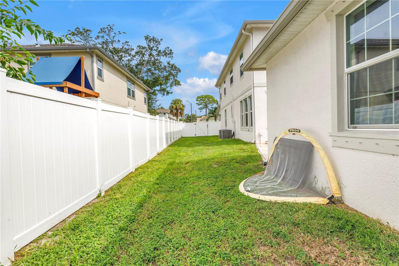Listing photo id 62 for 4908 Dartmouth Avenue N