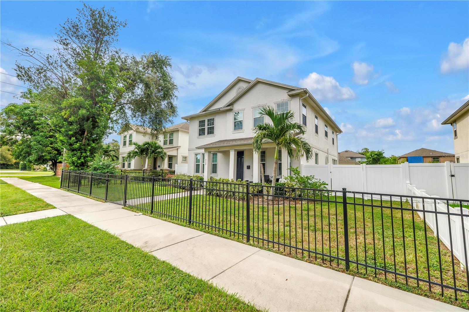 Listing photo id 66 for 4908 Dartmouth Avenue N