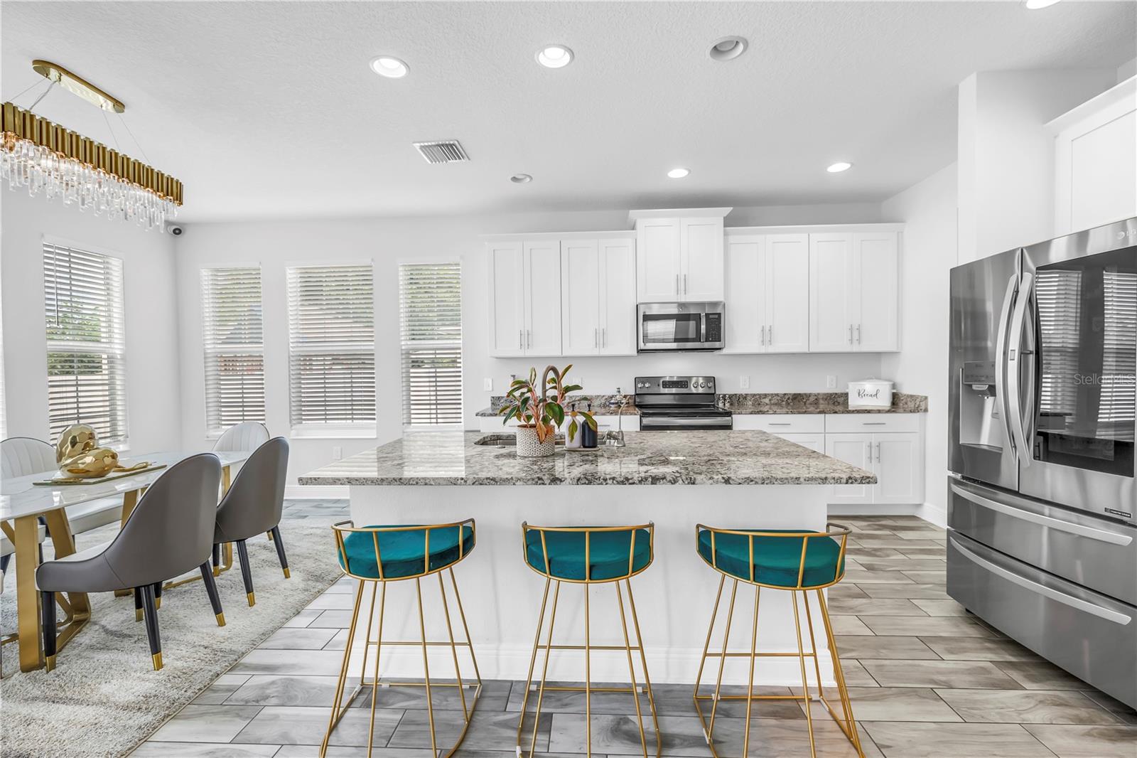 Listing photo id 5 for 4908 Dartmouth Avenue N