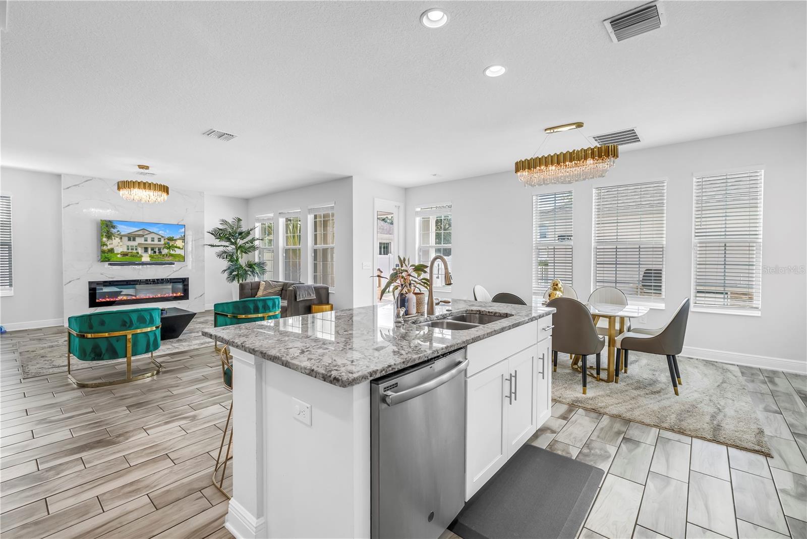 Listing photo id 6 for 4908 Dartmouth Avenue N