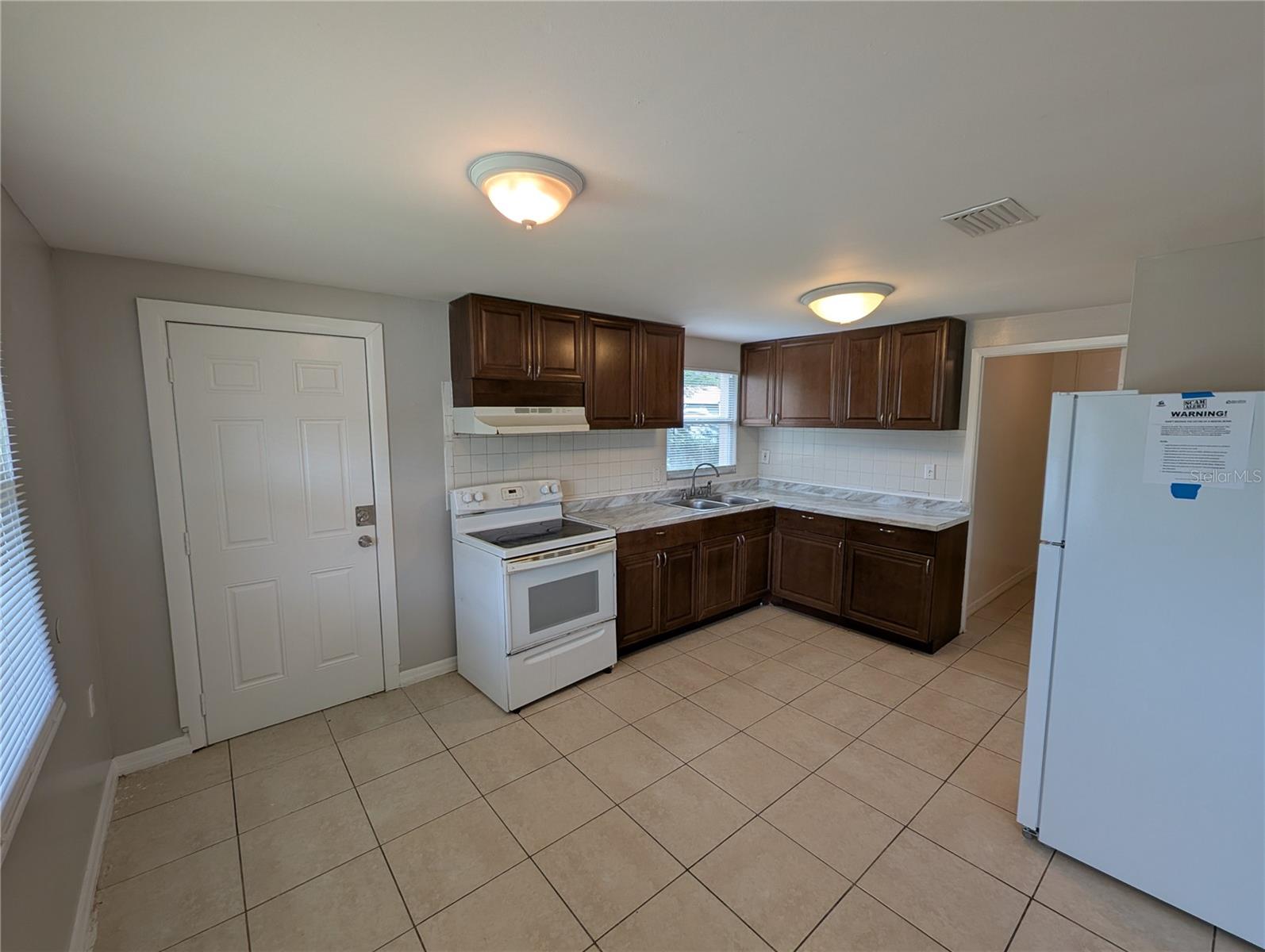 Image 5 of 26 For 8013 Beechwood Place