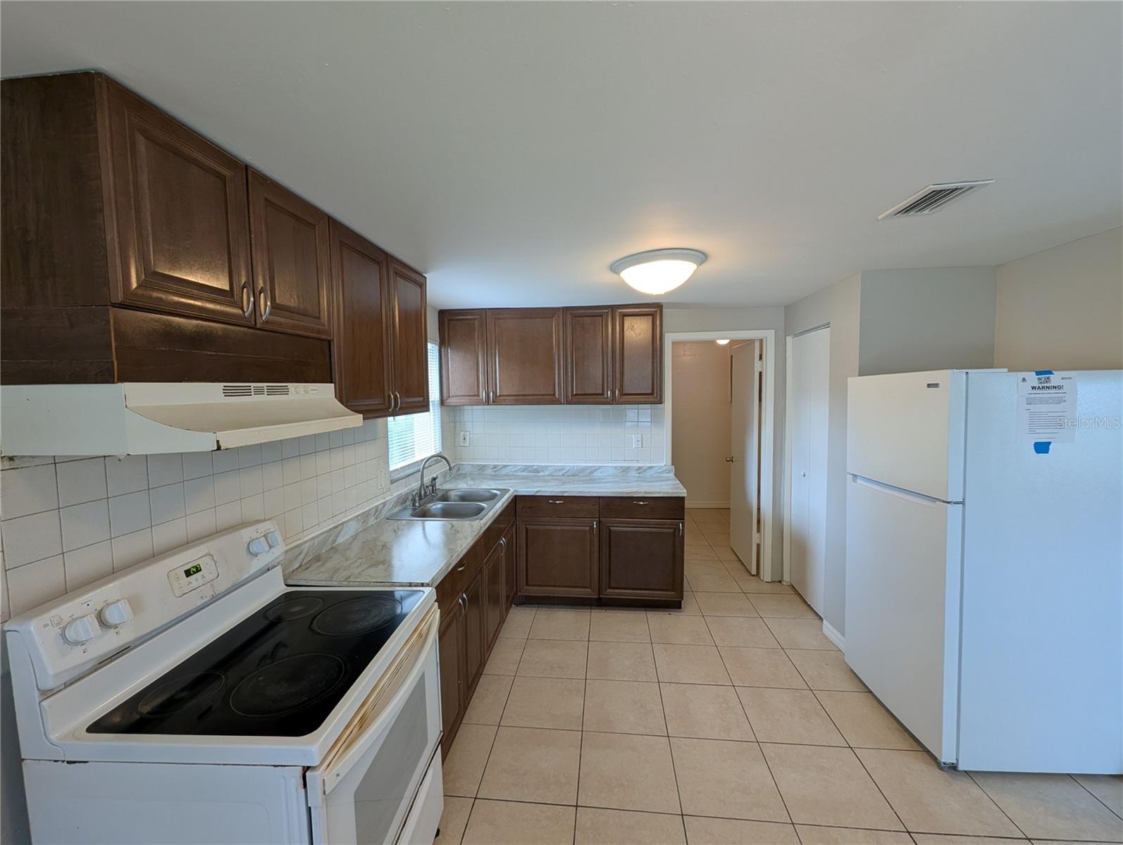Image 6 of 26 For 8013 Beechwood Place