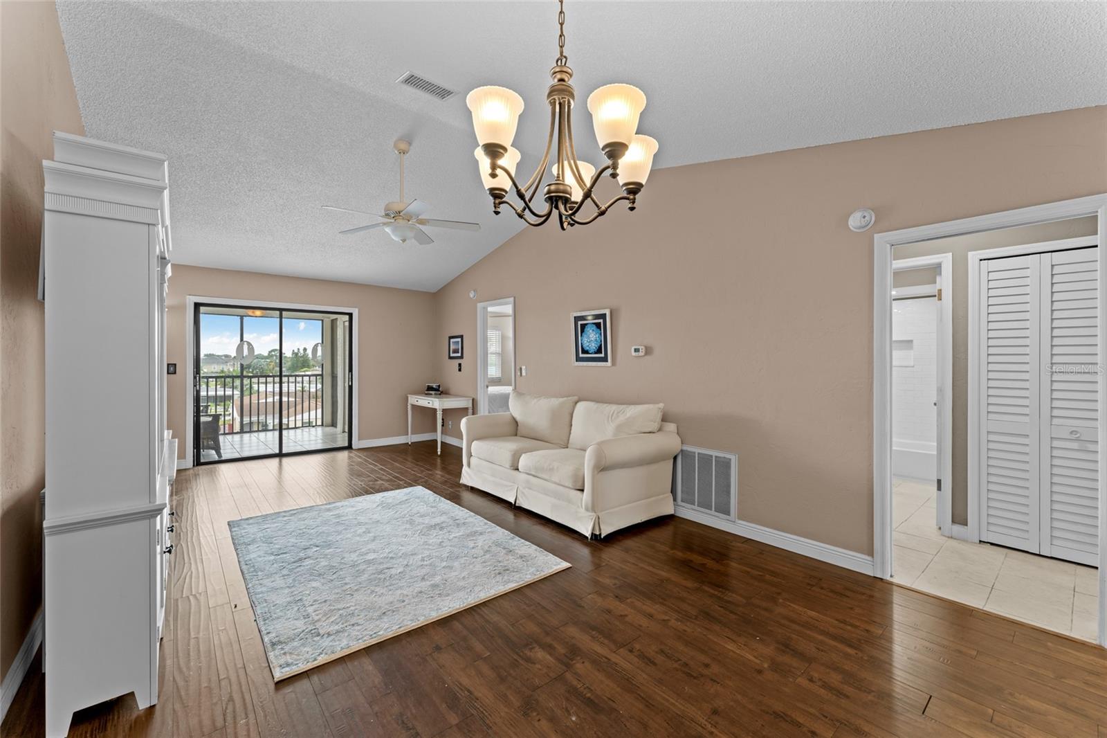 Image 10 of 84 For 460 S Paula Dr  305