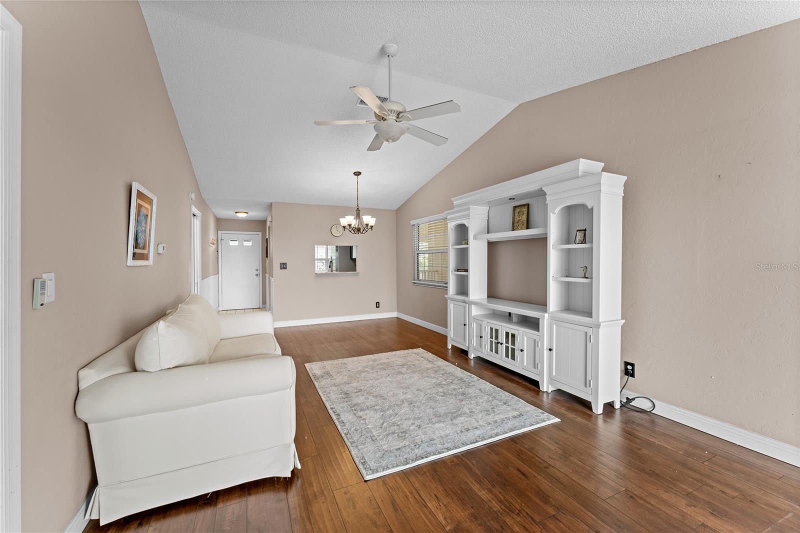 Image 12 of 84 For 460 S Paula Dr  305