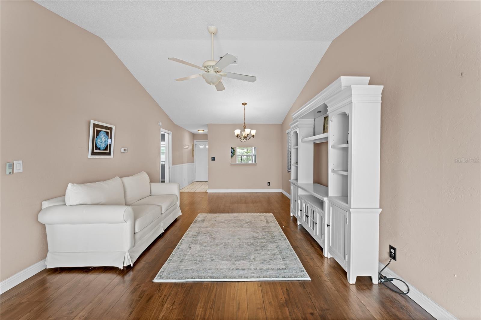 Image 13 of 84 For 460 S Paula Dr  305
