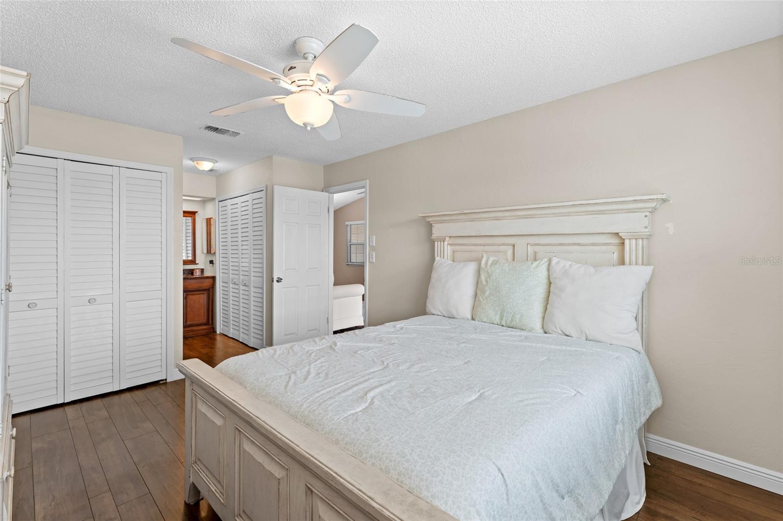 Image 15 of 84 For 460 S Paula Dr  305