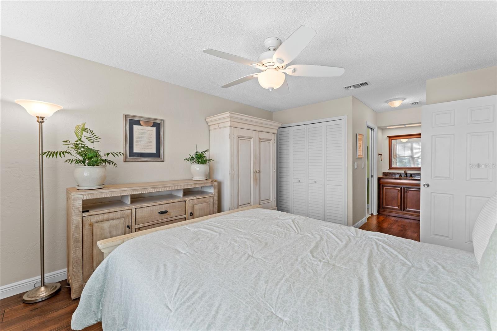 Image 16 of 84 For 460 S Paula Dr  305