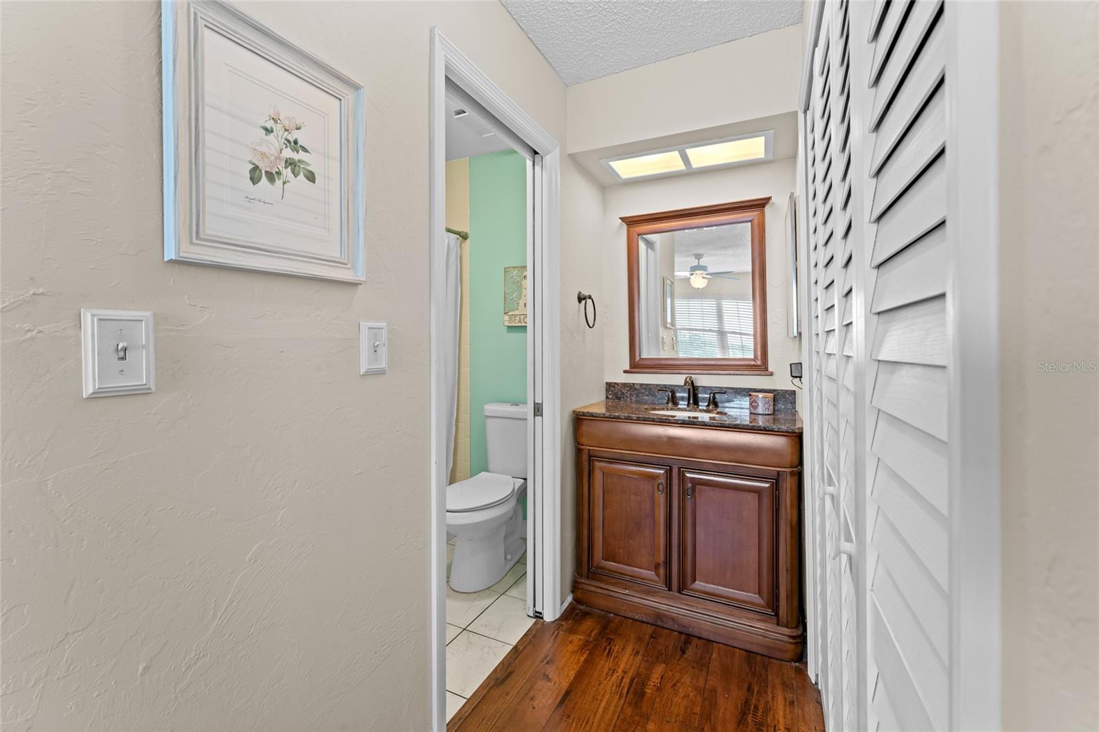 Image 17 of 84 For 460 S Paula Dr  305