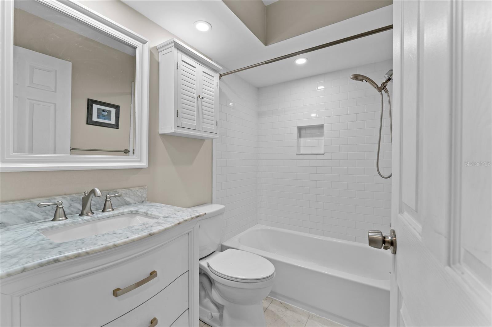 Image 19 of 84 For 460 S Paula Dr  305
