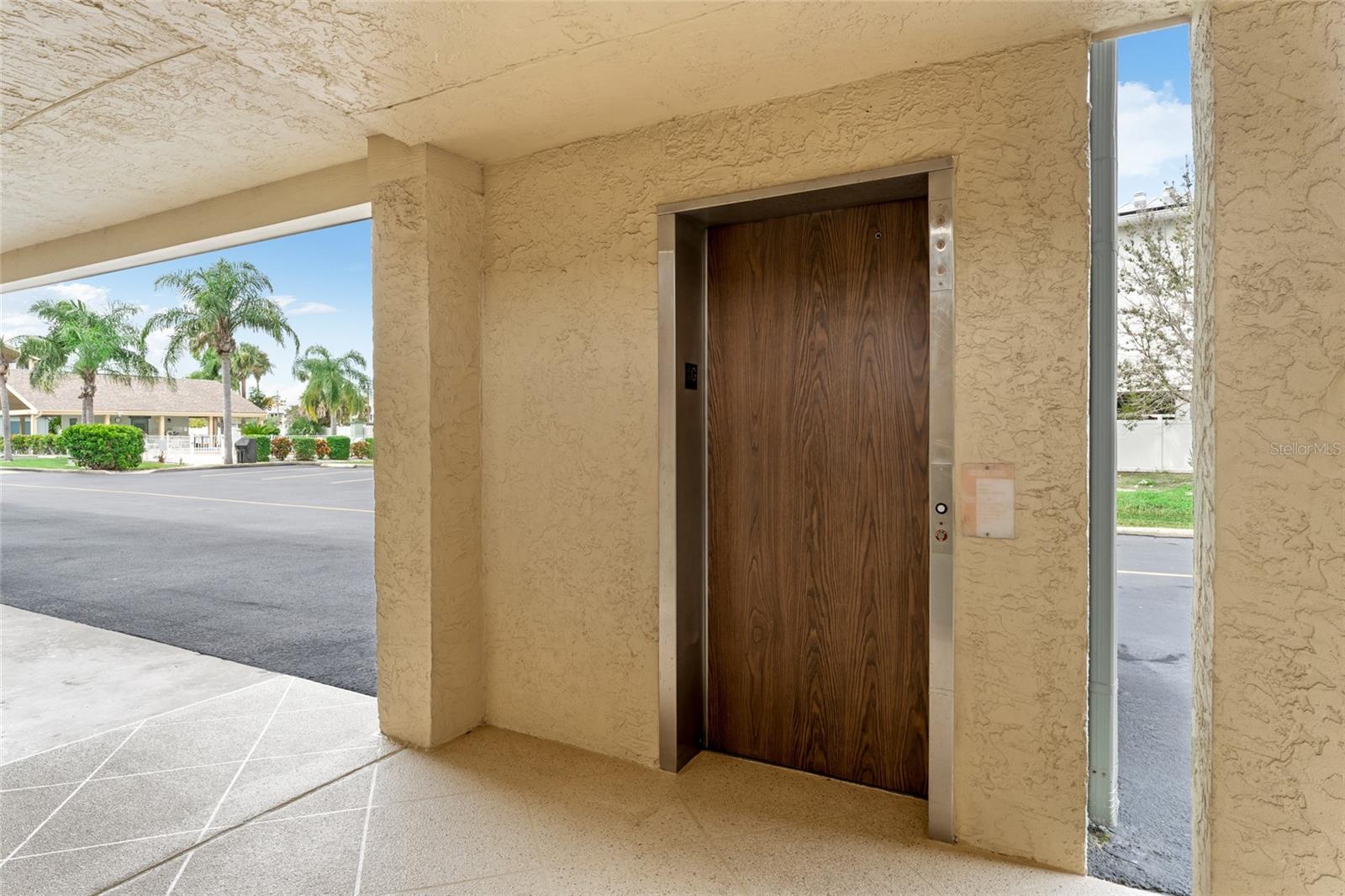 Image 27 of 84 For 460 S Paula Dr  305