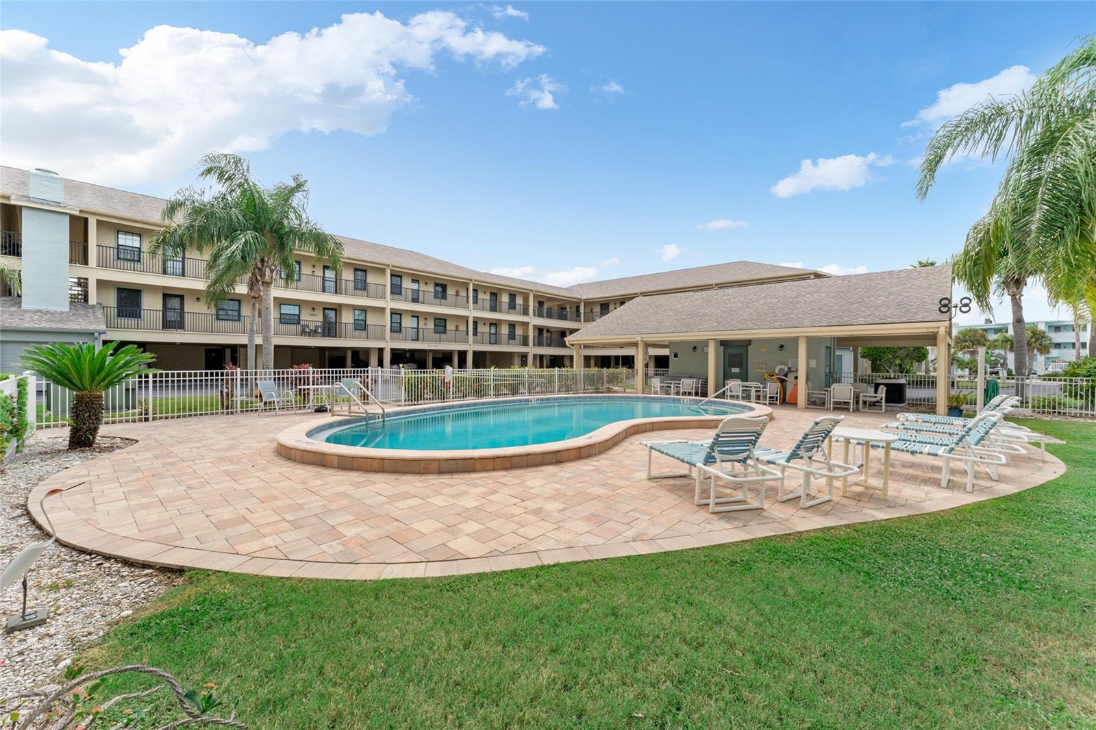 Image 41 of 84 For 460 S Paula Dr  305