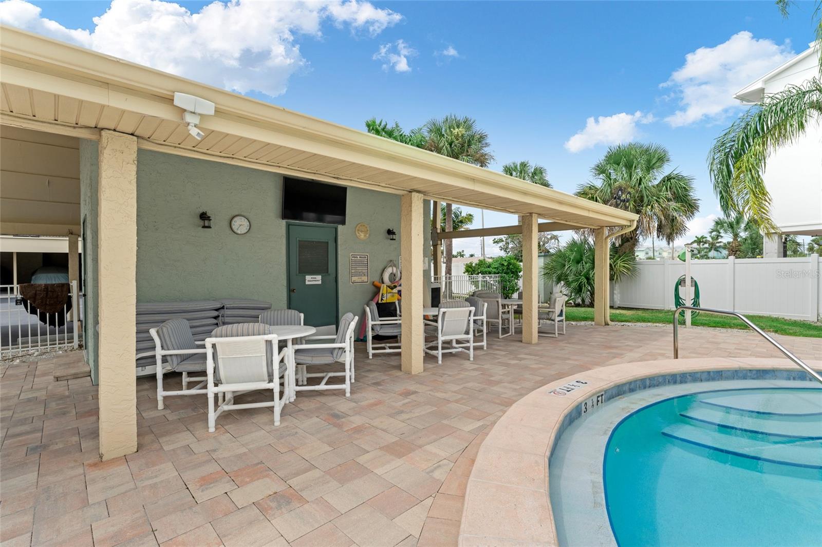 Image 42 of 84 For 460 S Paula Dr  305
