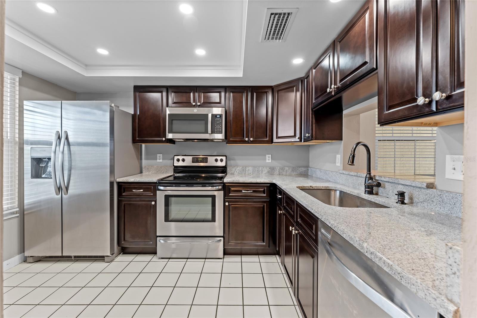 Image 5 of 84 For 460 S Paula Dr  305