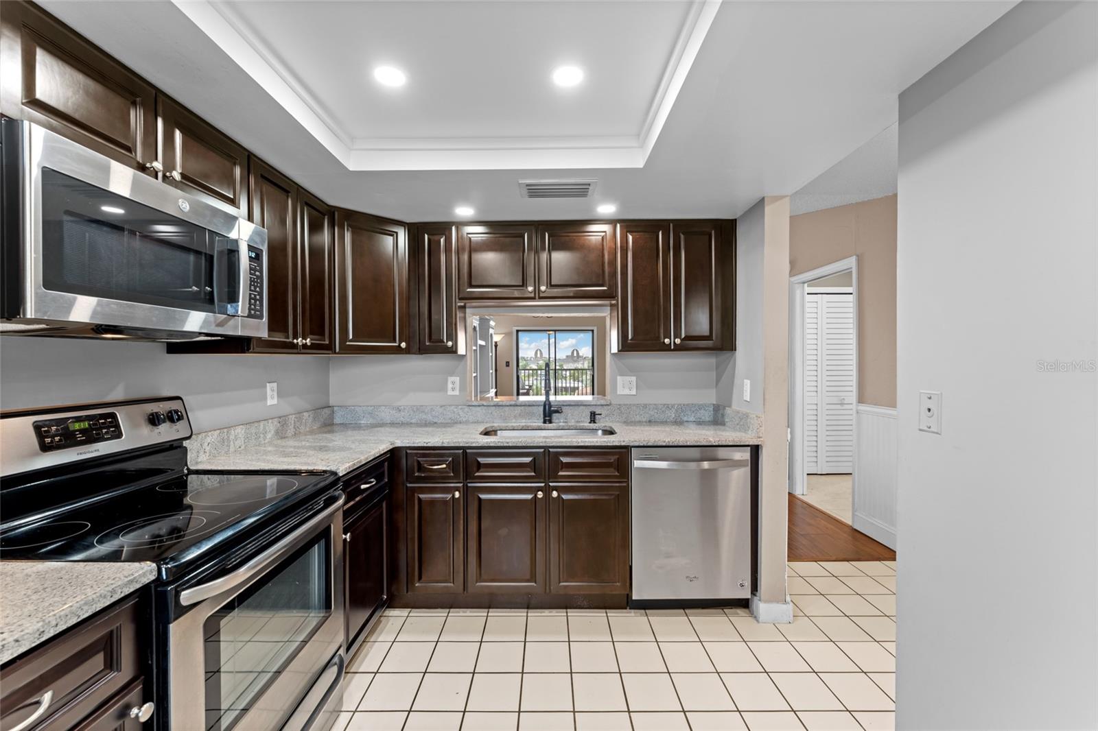 Image 8 of 84 For 460 S Paula Dr  305
