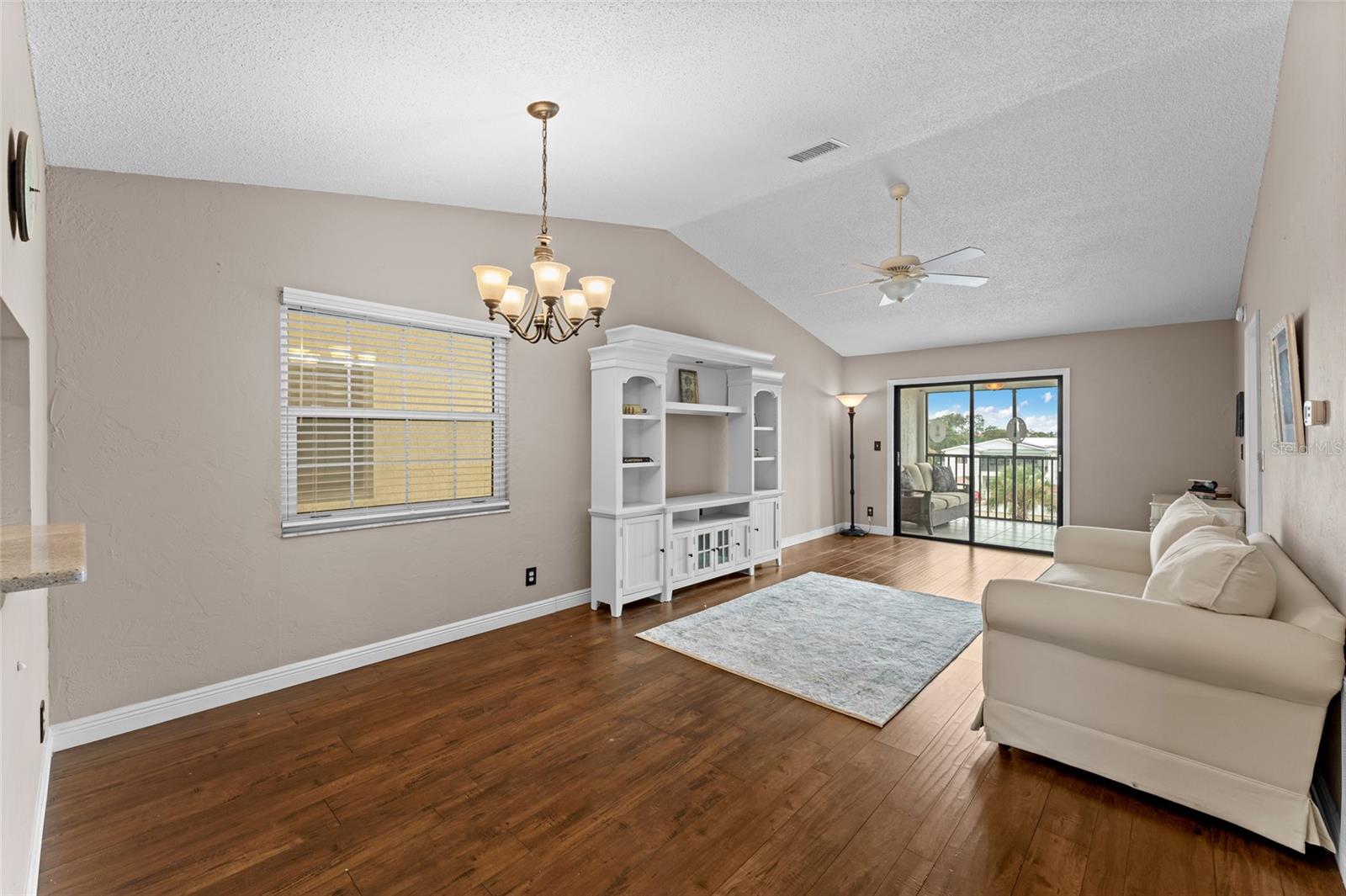 Image 9 of 84 For 460 S Paula Dr  305