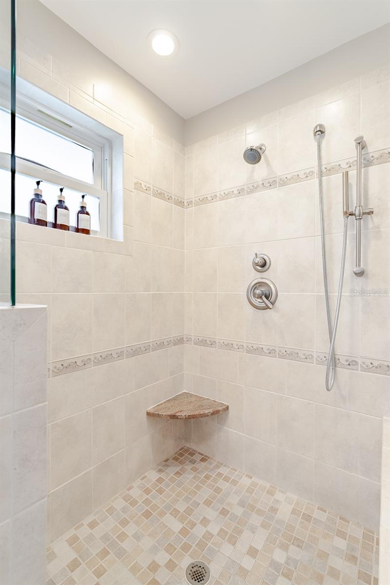 Image 18 of 39 For 3854 42nd Avenue S