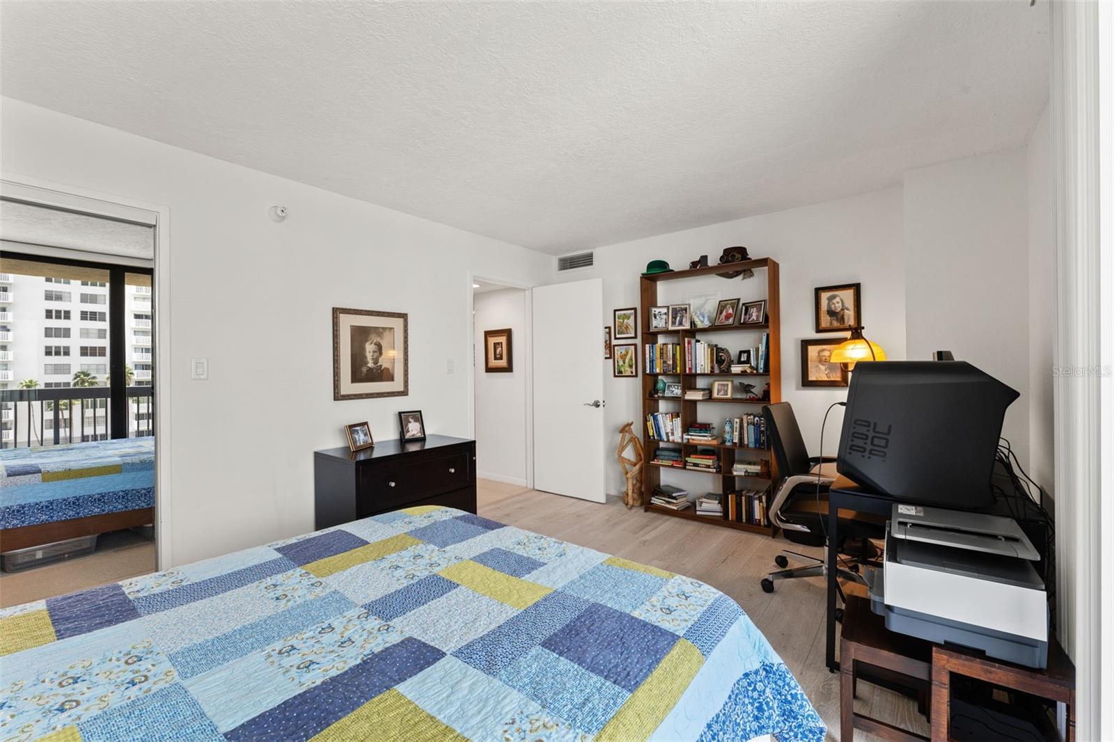 Image 17 of 51 For 2413 Bayshore Boulevard 805