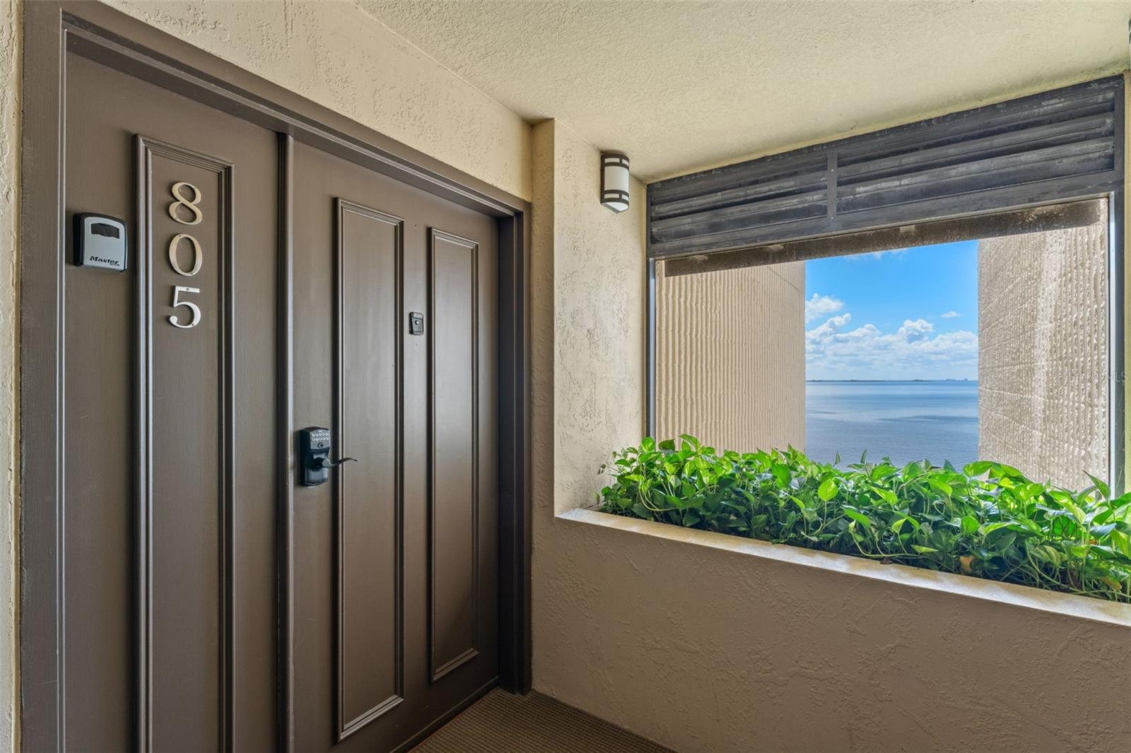 Image 3 of 51 For 2413 Bayshore Boulevard 805