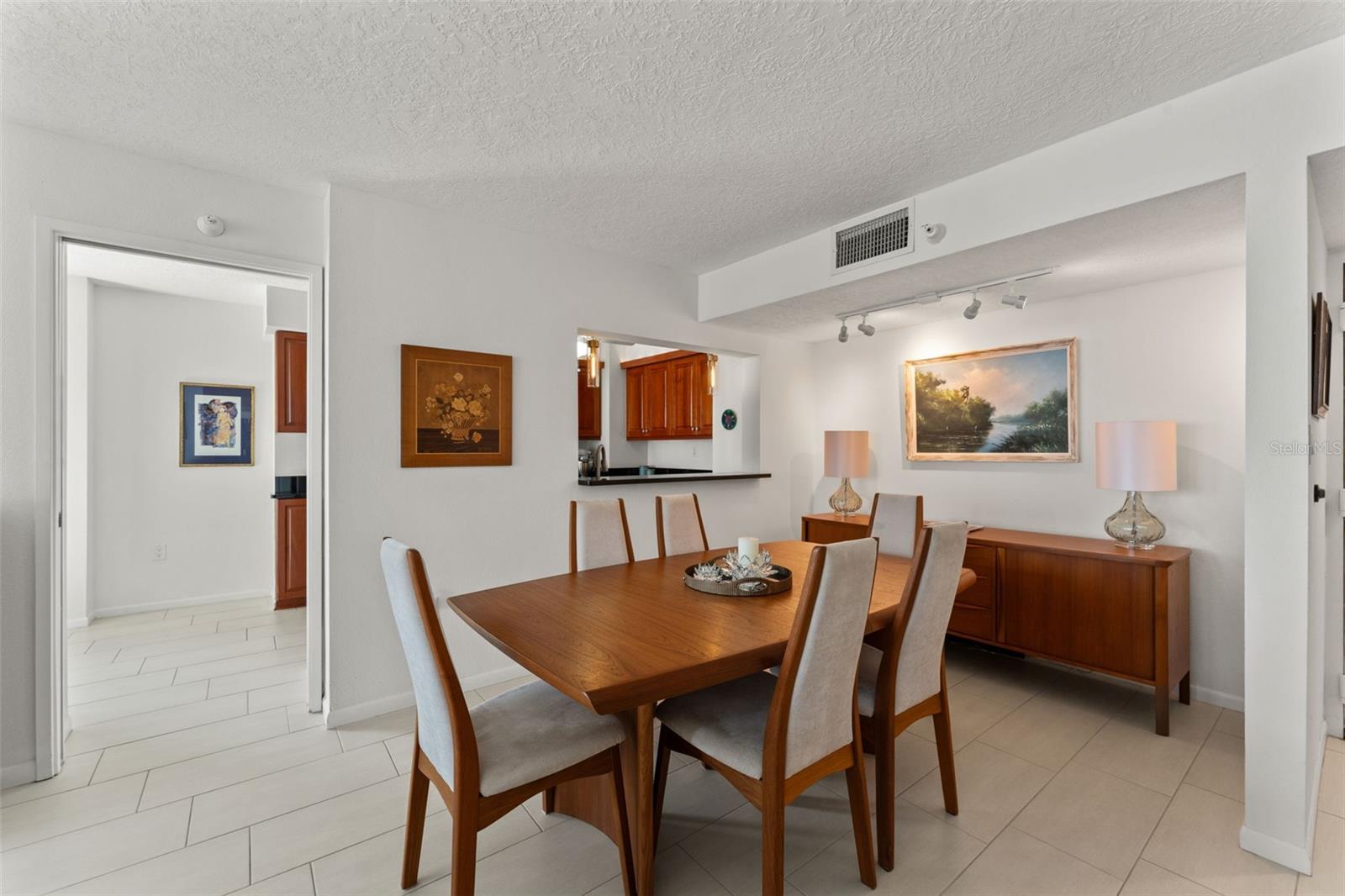 Image 4 of 51 For 2413 Bayshore Boulevard 805