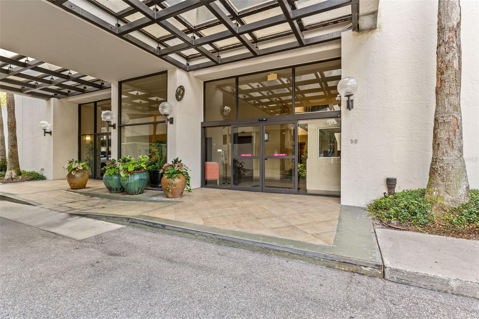 Image 44 of 51 For 2413 Bayshore Boulevard 805