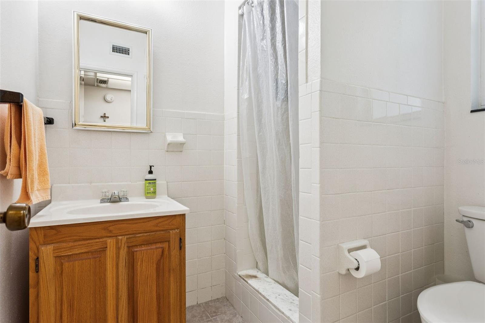 Image 18 of 25 For 605 Limona Road