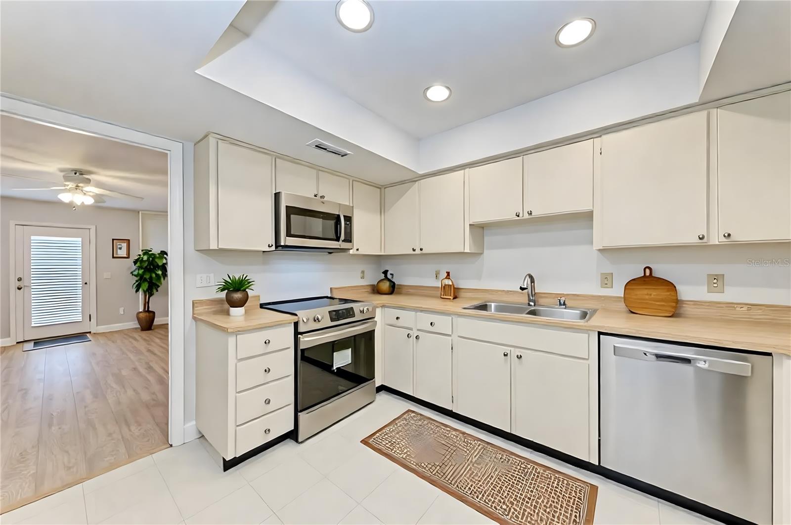 Image 14 of 41 For 2927 Gandy Boulevard