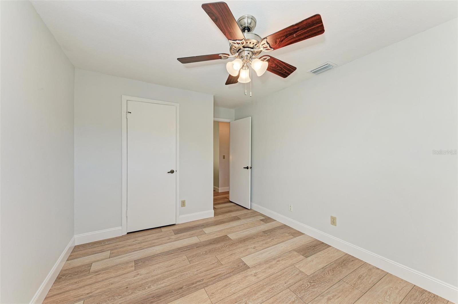 Image 32 of 41 For 2927 Gandy Boulevard